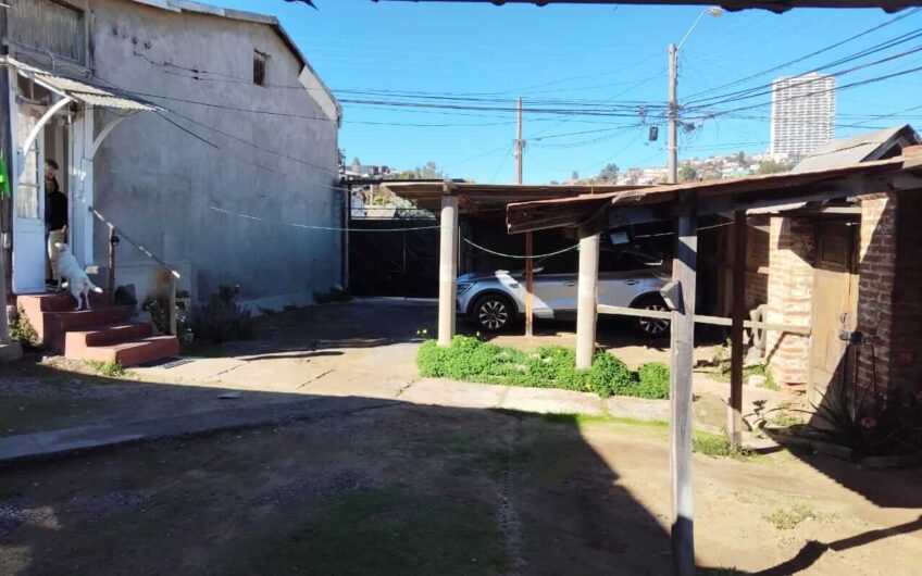 Casa con terreno de 364 m2 (Placeres) Valparaíso